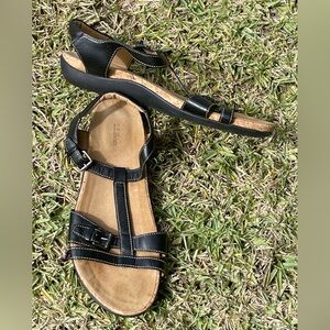 LL Bean Black Leather Sandals Size 9